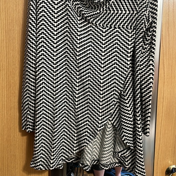 The Limited XL chevron pattern cross over cowl neck with top button or cardigan - Picture 3 of 9